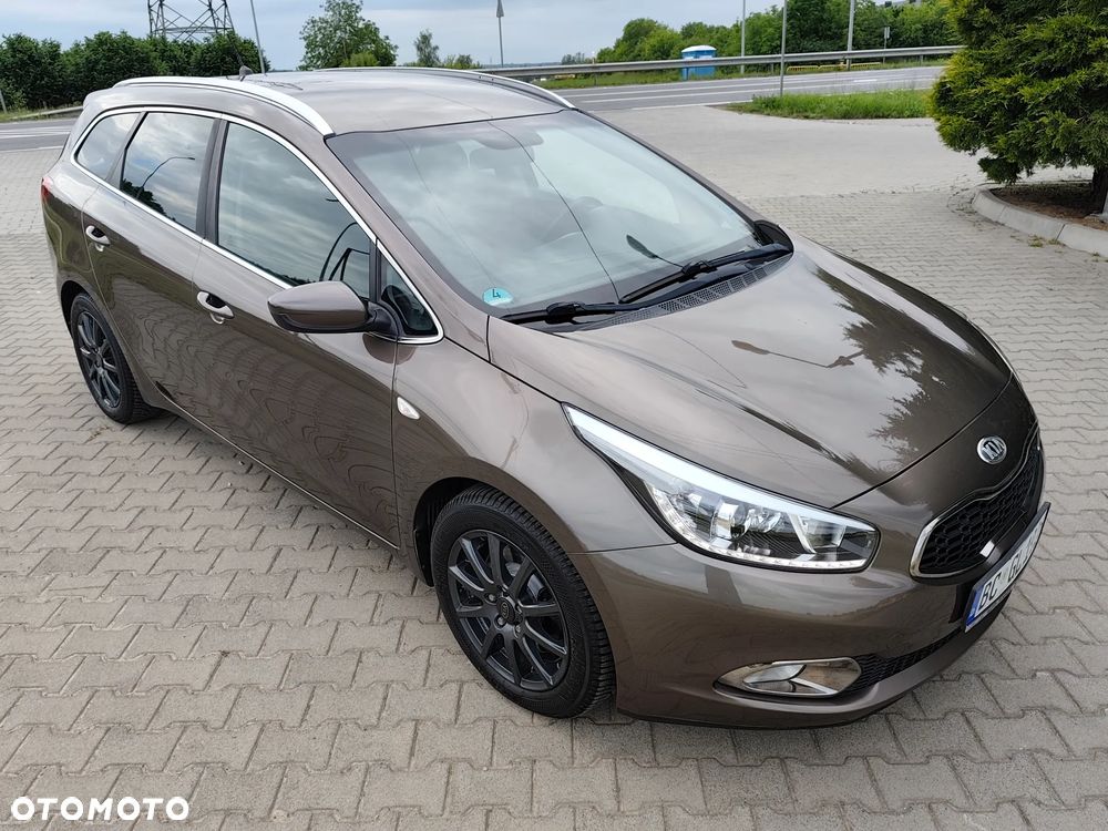 Kia Ceed 1.6 CRDi 128 Fifa World Cup Edition - 34