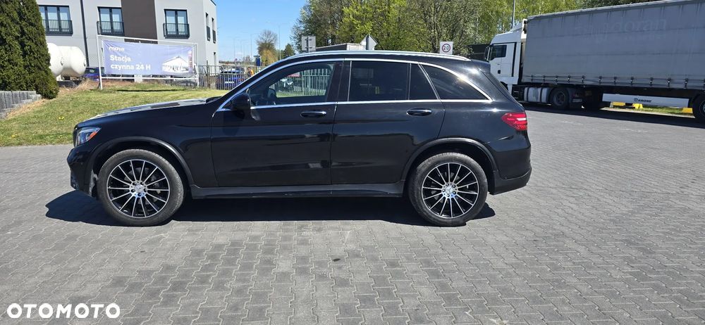 Mercedes-Benz GLC 300 4Matic 9G-TRONIC AMG Line - 3