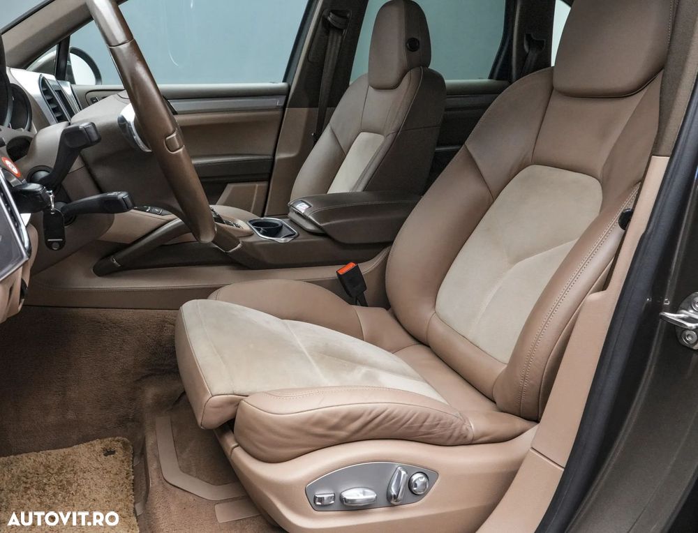Porsche Cayenne - 14