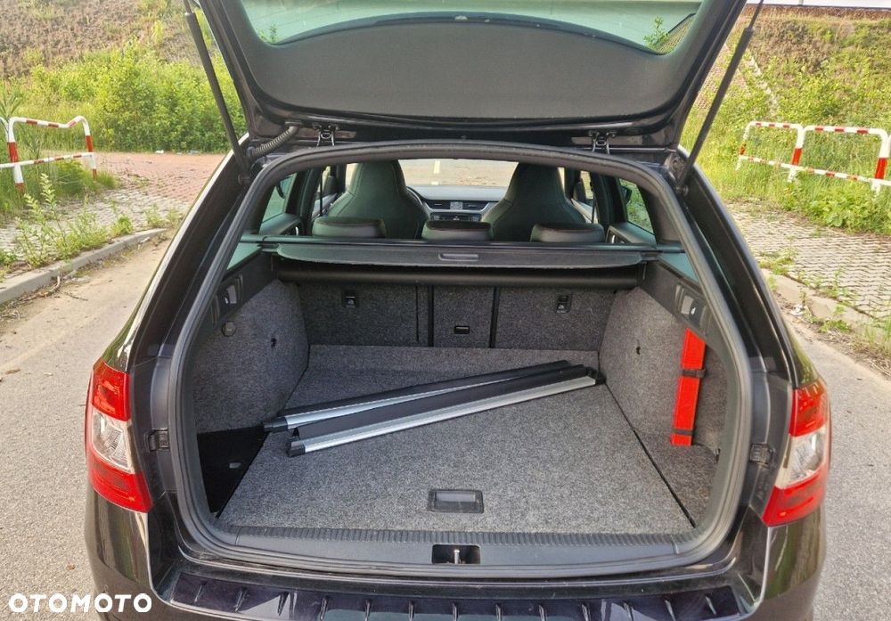 Skoda Octavia Combi 2.0 TDI (Green tec) RS - 29