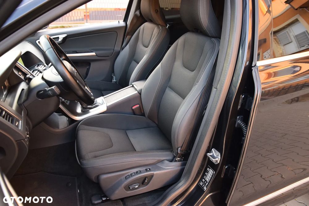 Volvo XC 60 D4 Geartronic Summum - 14