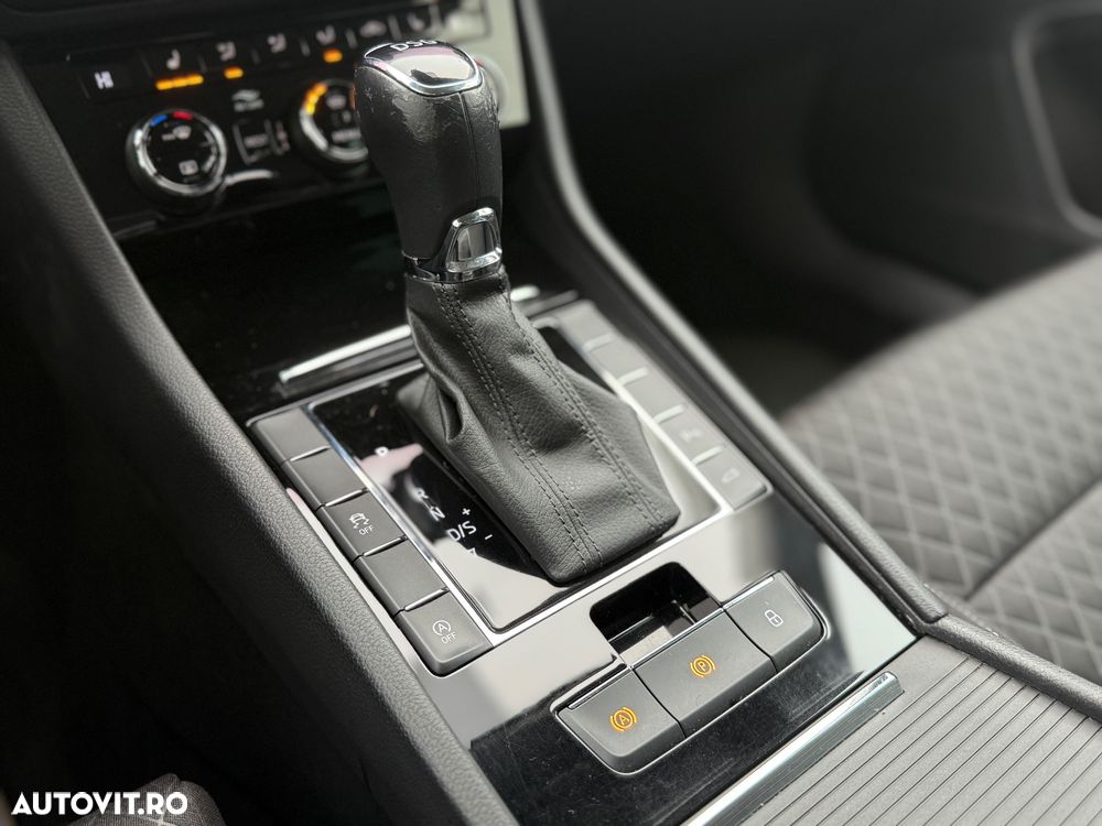 Skoda Superb 2.0 TDI DSG Premium Edition - 8