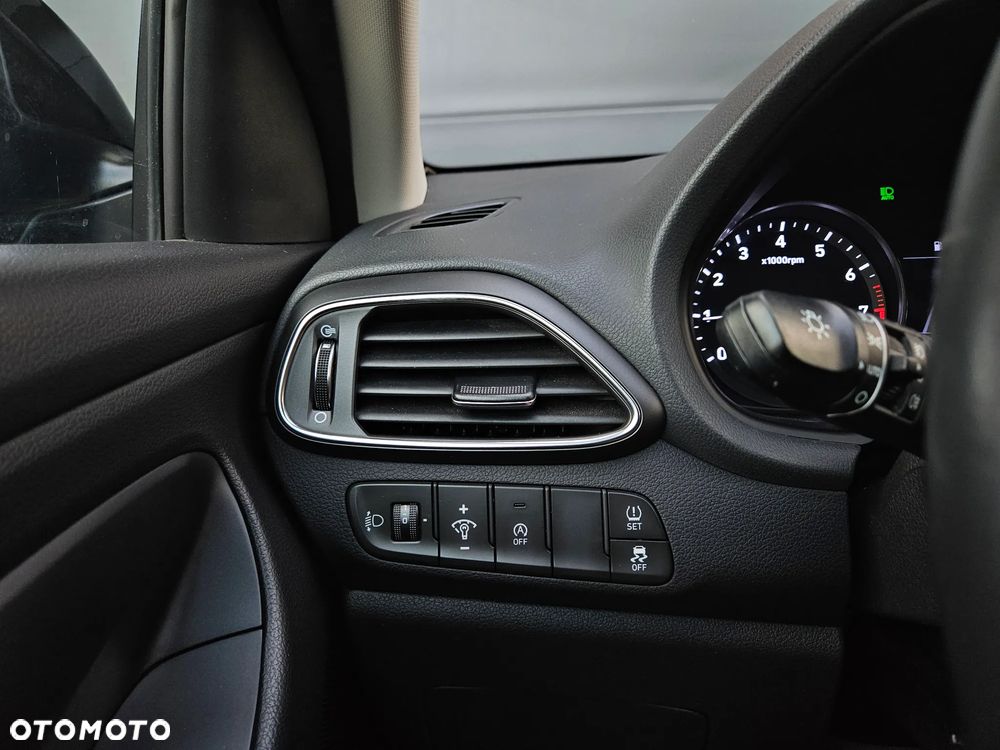 Hyundai i30 1.5 DPI Classic + - 26