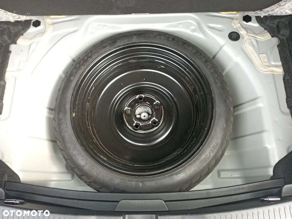 Toyota Auris 1.6 Dynamic - 24