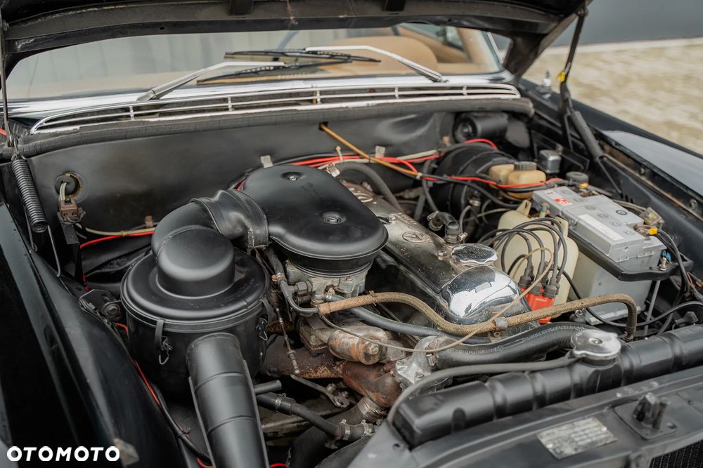 Mercedes-Benz 280 - 12