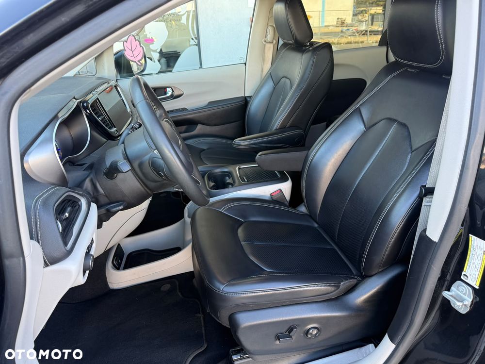 Chrysler Pacifica - 34