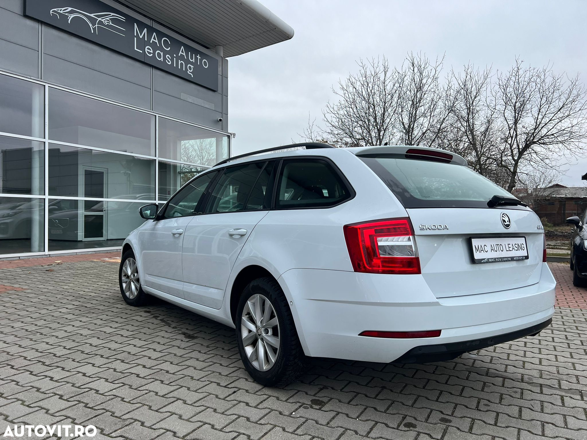 Skoda Octavia Combi Diesel 1.6 TDI Ambition - 10