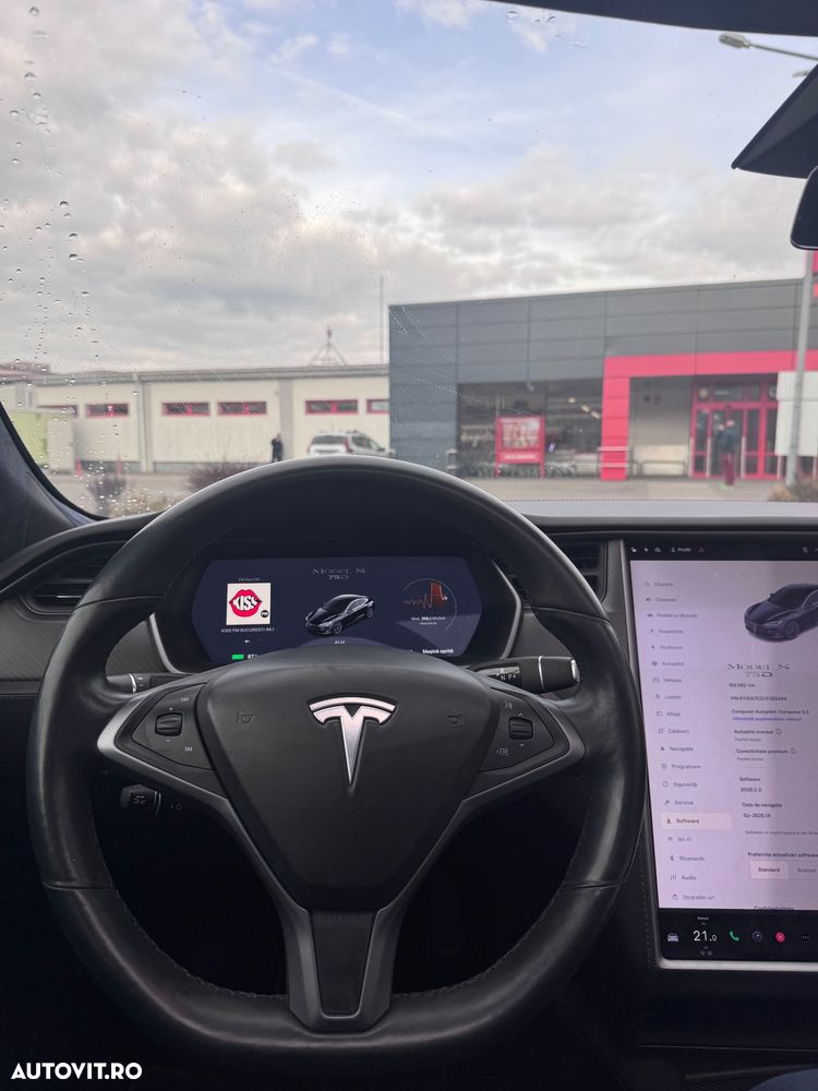 Tesla Model S - 8