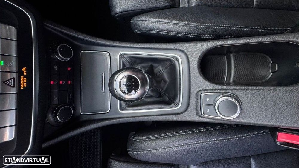 Mercedes-Benz CLA 180 d Shooting Brake - 11