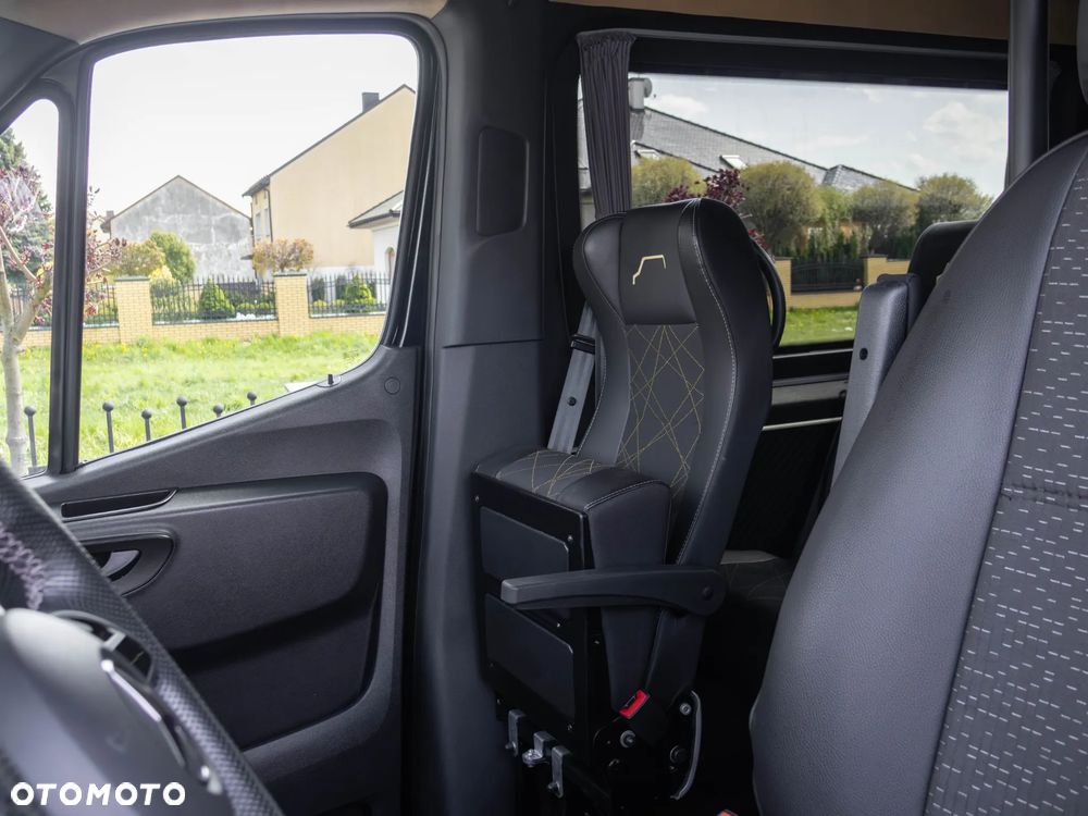Mercedes-Benz SPRINTER 3.0 V6 / AUTOBUS 21-MIEJSC / ZABUDOWA MERCUS + PLECAK / AUTOMAT / TV + LODÓWKA / FULL WERSJA / ZNIKOMY PRZEBIEG 70 TYŚ KM! / STAN FABRYCZNIE NOWY! - 18