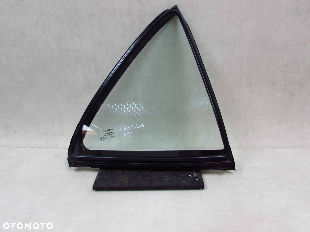 TOYOTA COROLLA E21 XII 19-23 HB HATCHBACK SZYBA BOCZNA TROJKAT DRZWI PRAWA TYL 20 ROK 68188-02240 - 1