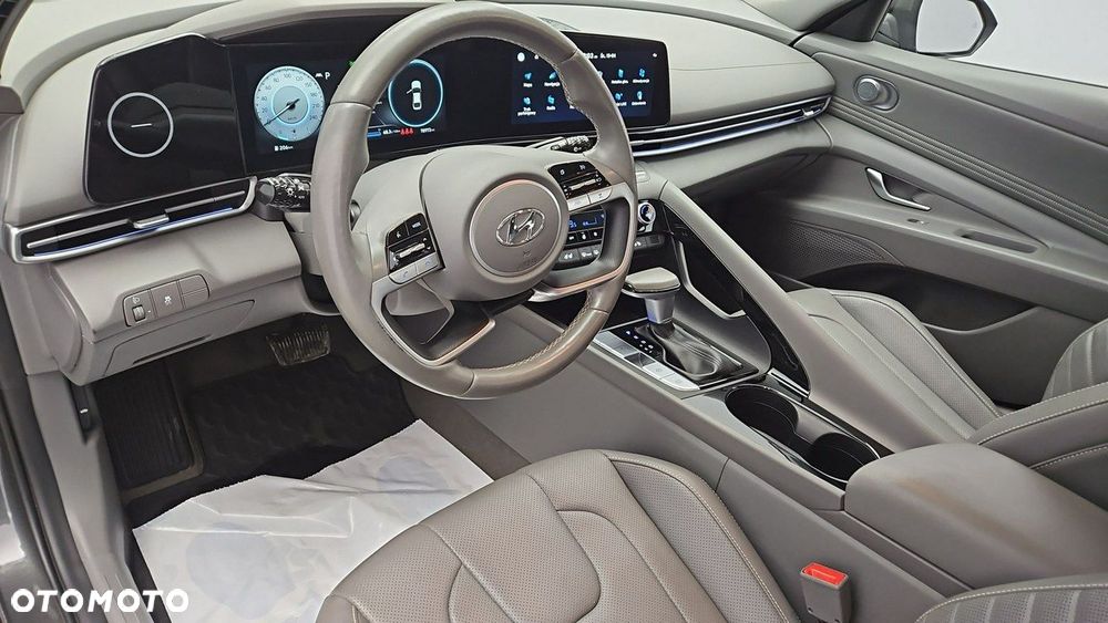 Hyundai Elantra 1.6 Executive CVT - 9