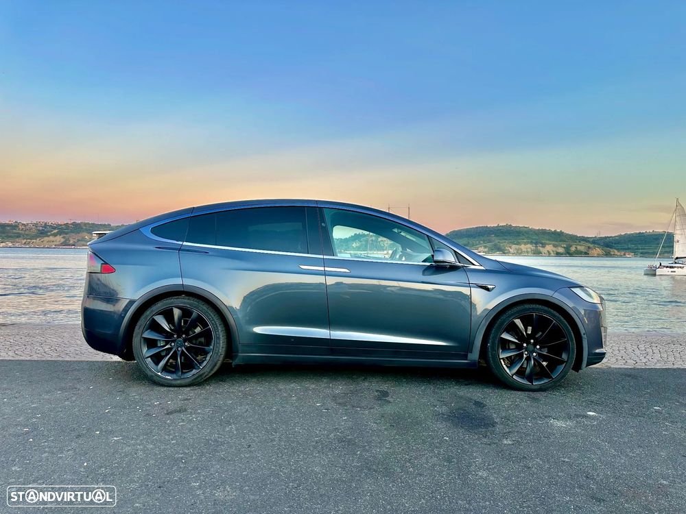 Tesla Model X - 6