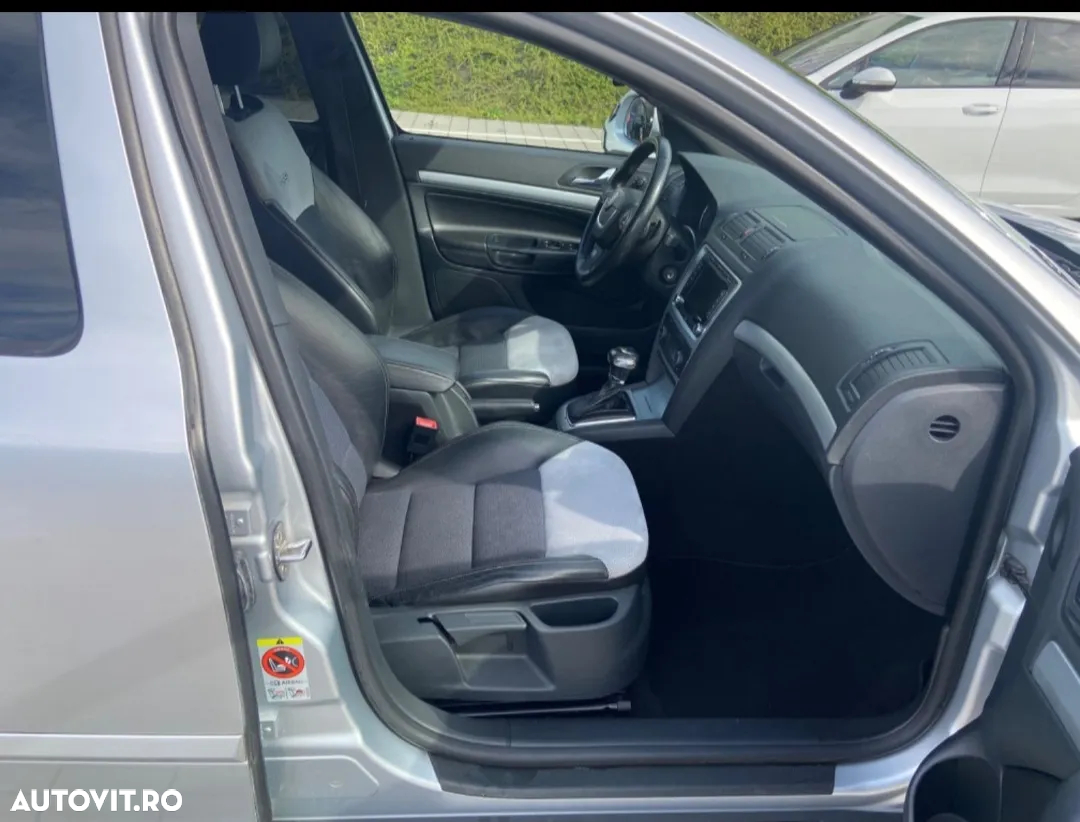 Skoda Octavia 2.0 TDI RS DSG - 7