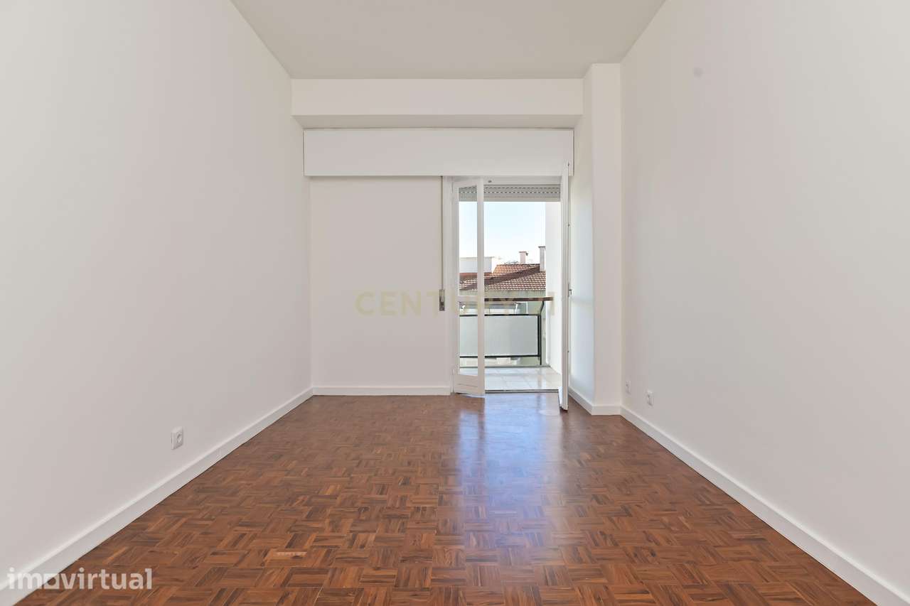 Apartamento T2 para arrendar em Lisboa na zona de São Domingos de Benf - Grande imagem: 5/23