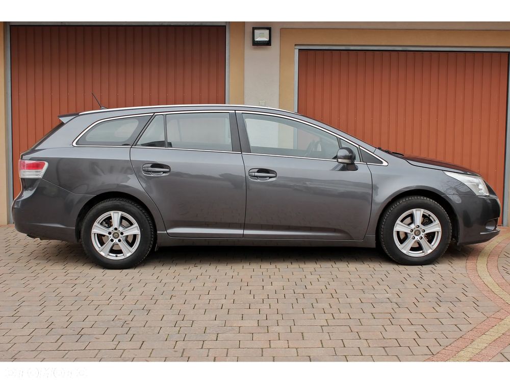Toyota Avensis 1.8 Premium EU5 MS - 13