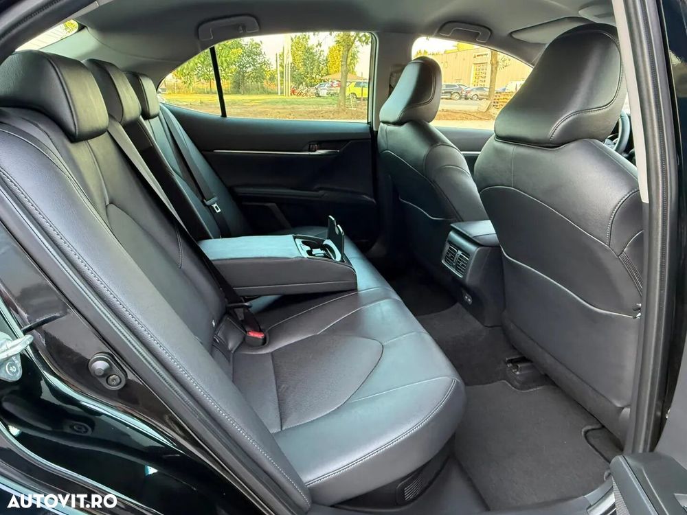 Toyota Camry - 18