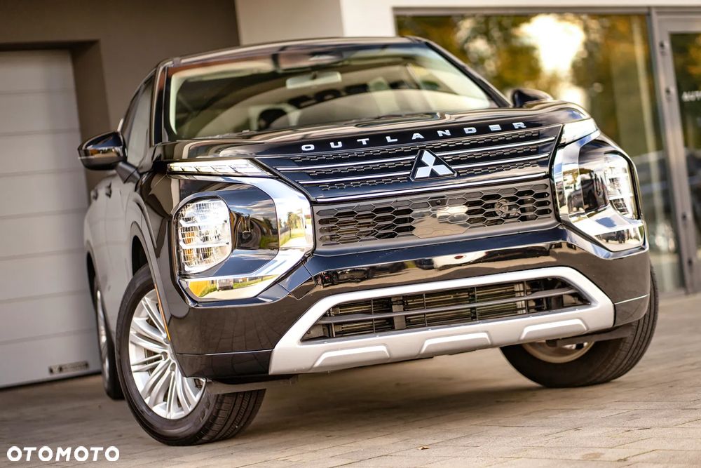 Mitsubishi Outlander - 2