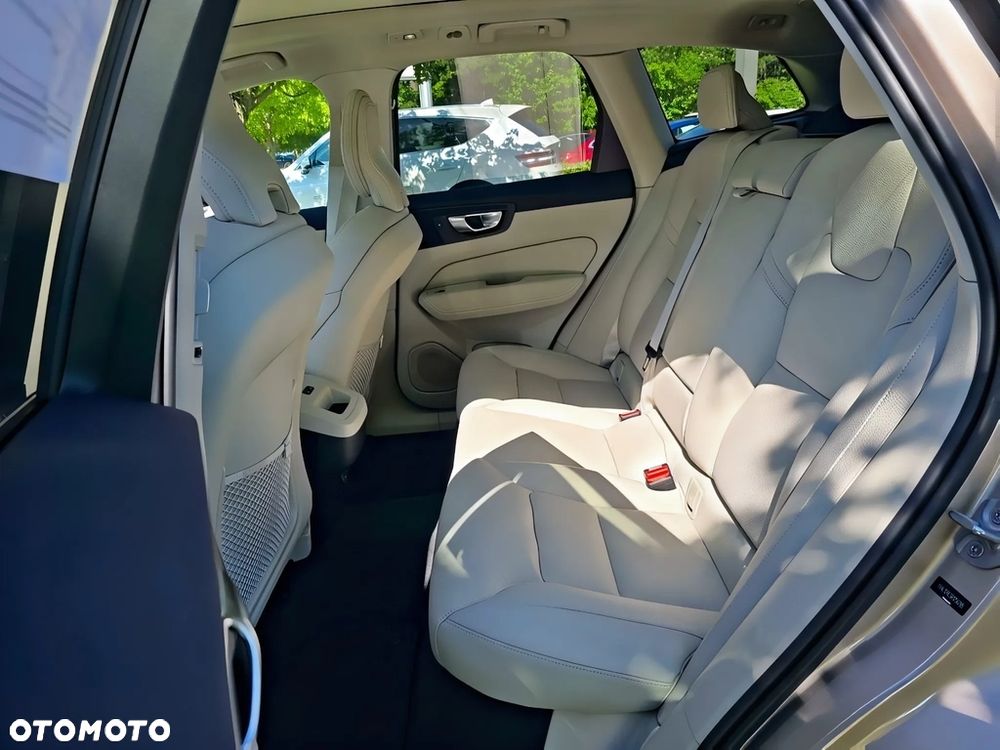 Volvo XC 60 B5 B AWD Plus Dark - 9