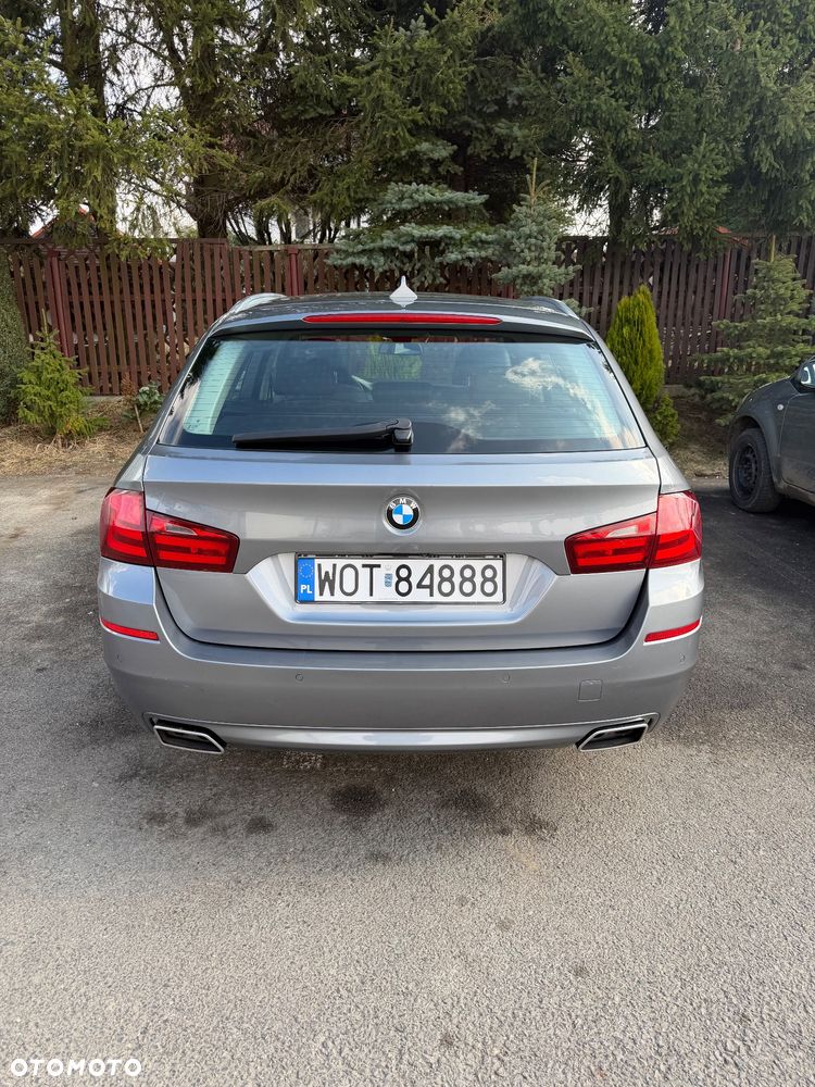 BMW Seria 5 525d xDrive Sport-Aut - 4