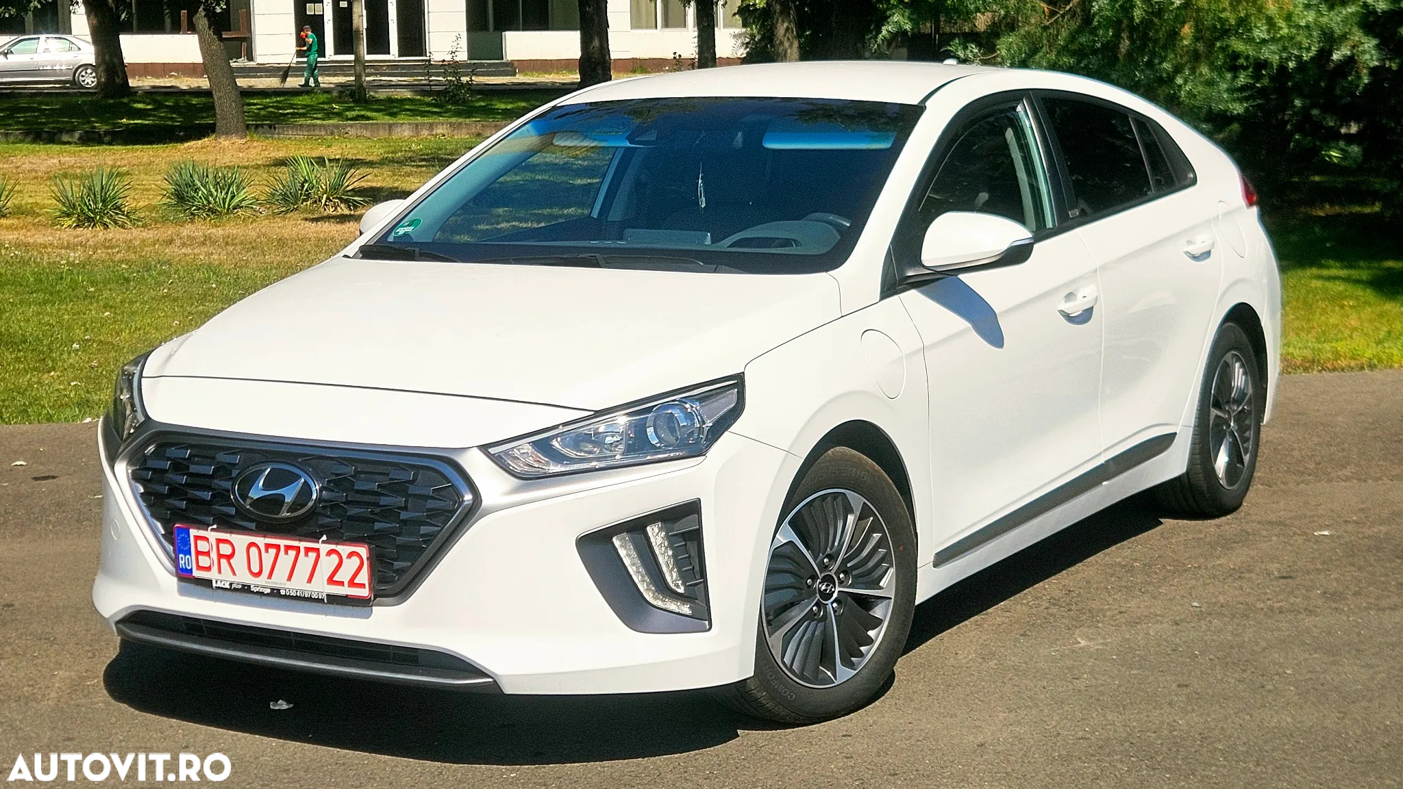 Hyundai IONIQ - 15