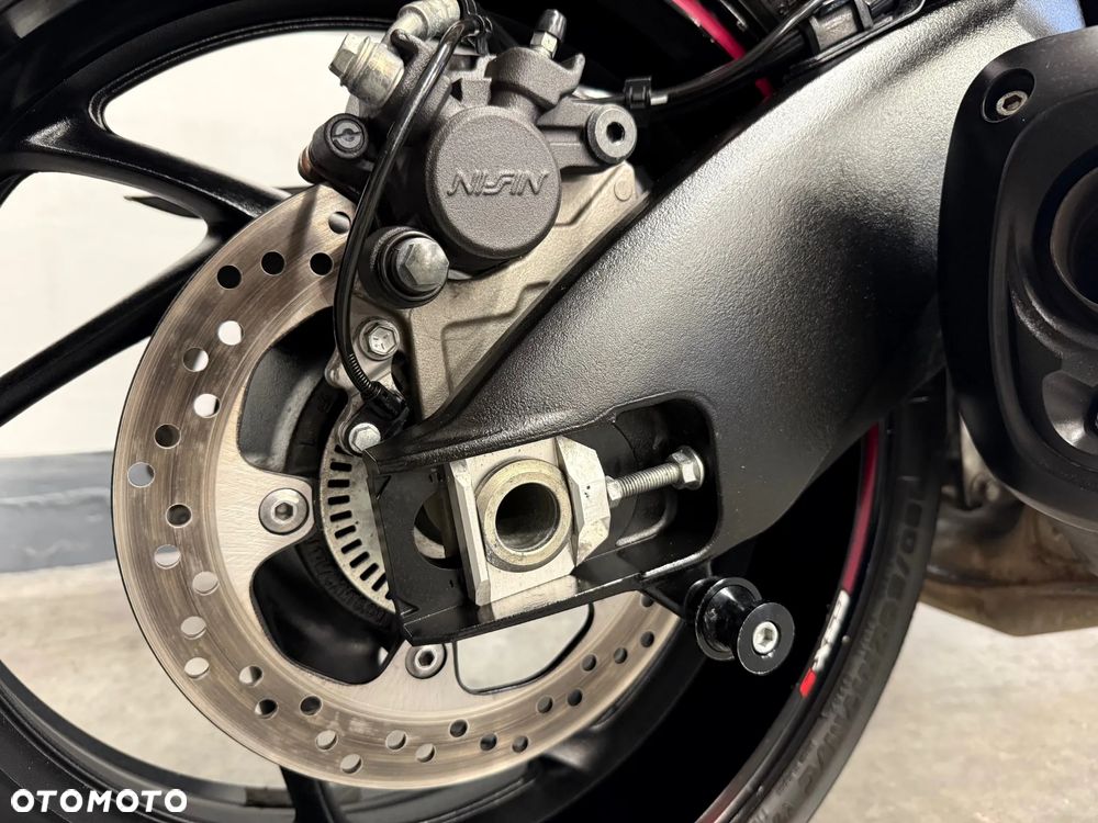Suzuki GSX - 35