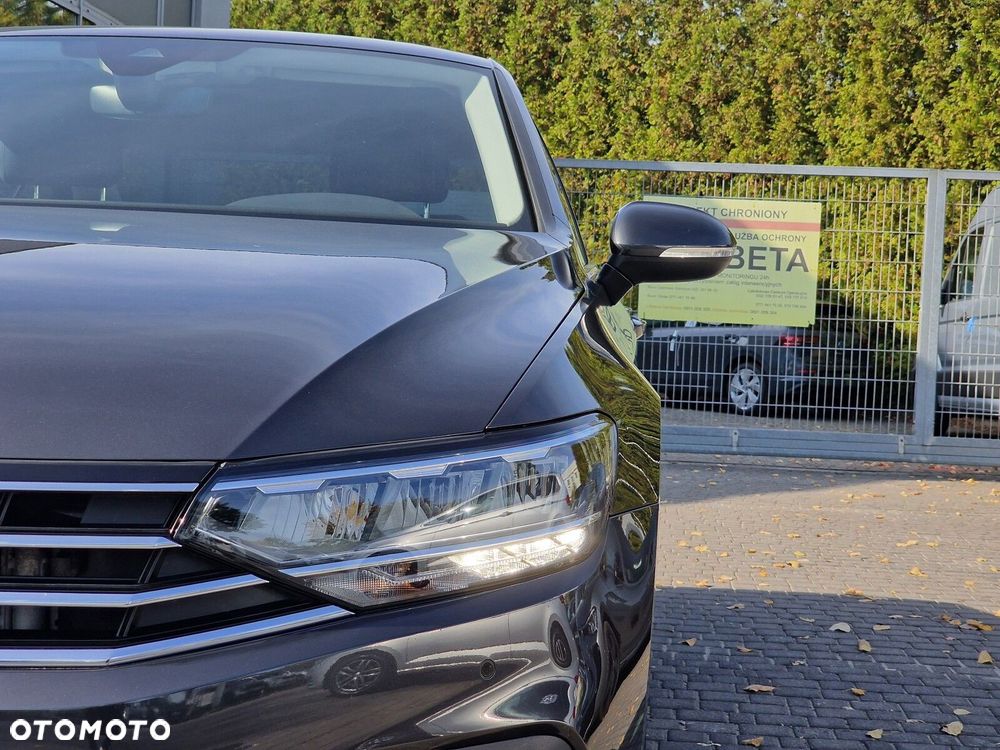 Volkswagen Passat - 10