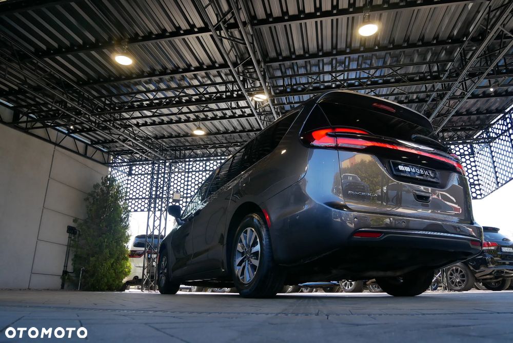 Chrysler Pacifica - 39