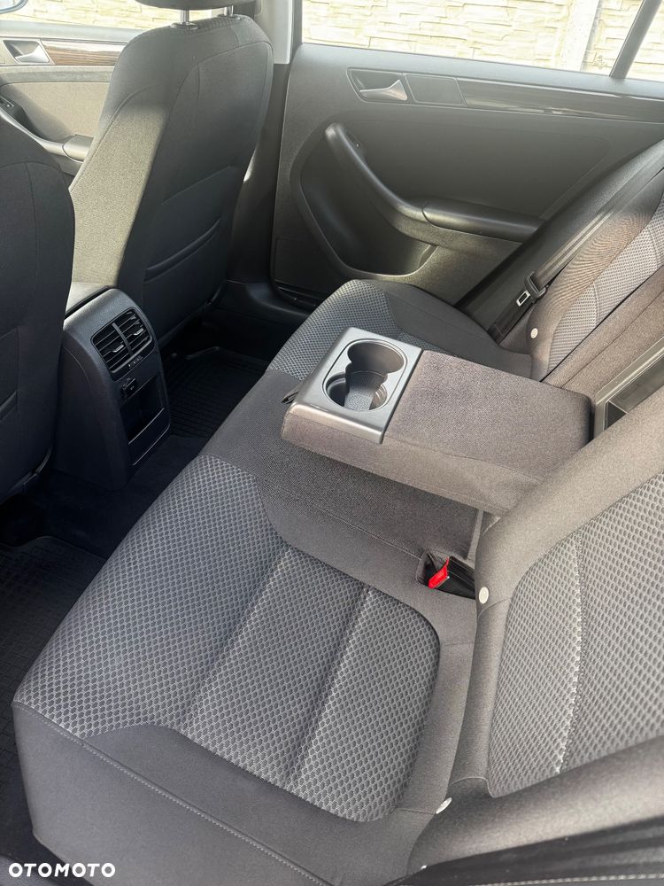 Volkswagen Jetta - 18