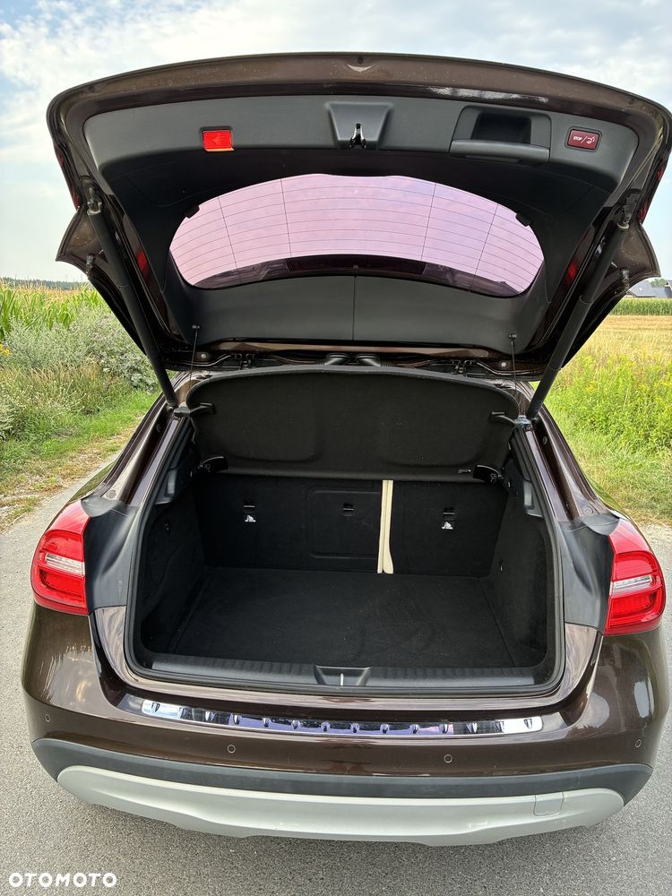 Mercedes-Benz GLA - 10