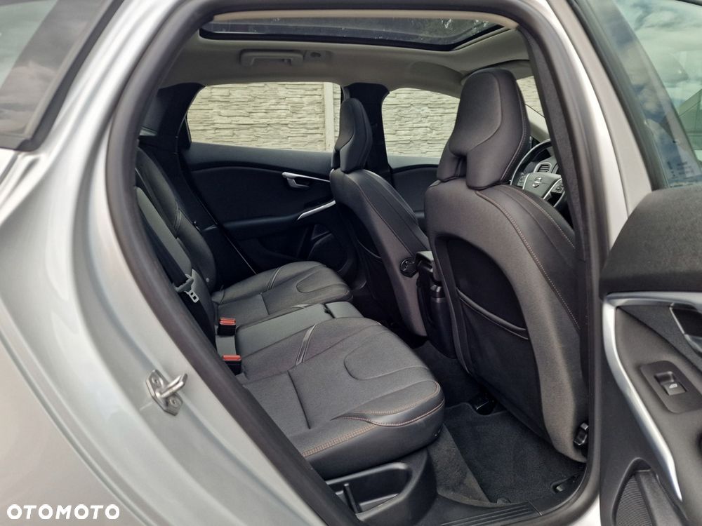 Volvo V40 Cross Country D2 Geartronic Momentum - 24