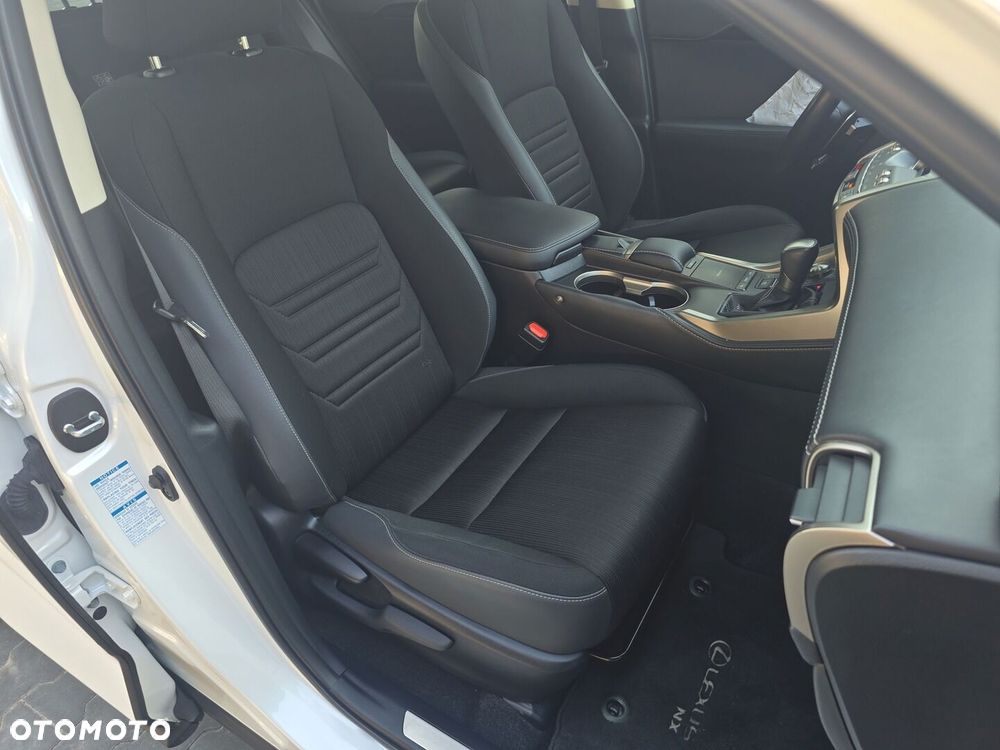 Lexus NX 300h Business Edition AWD - 28