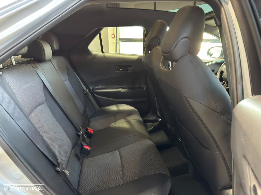 Toyota C-HR 1.8 Hybrid Square Collection - 35