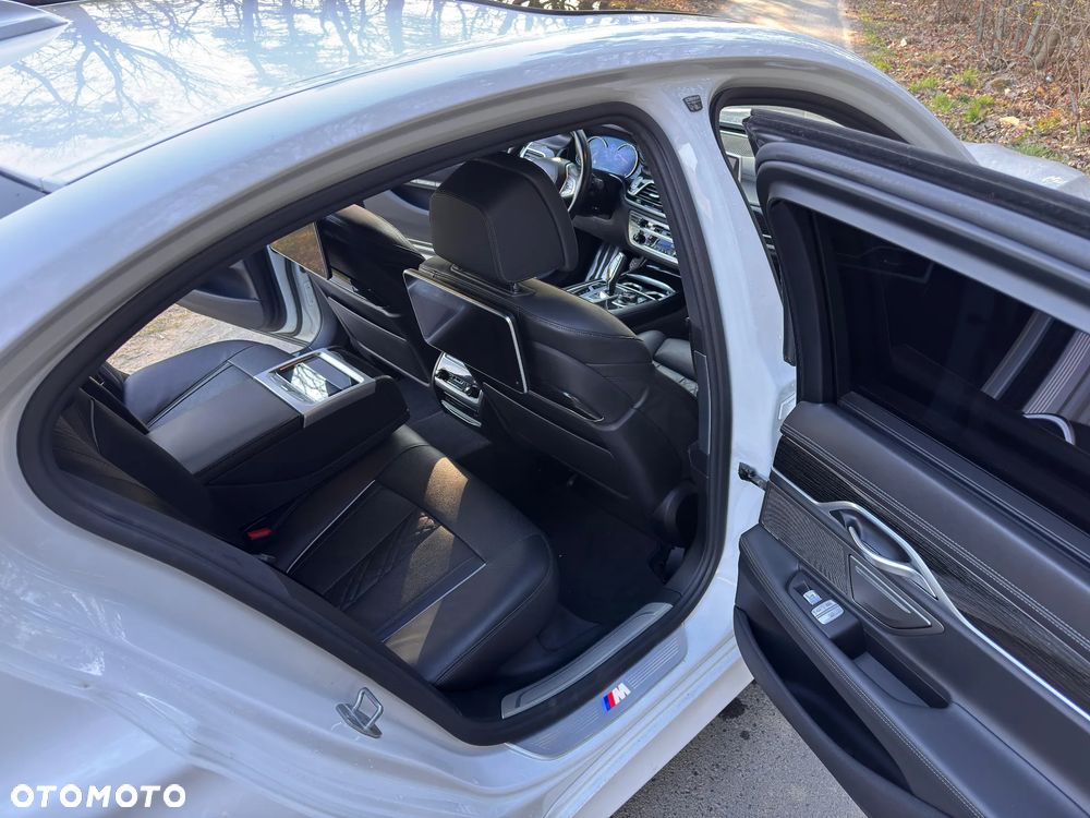 BMW Seria 7 750i xDrive - 27