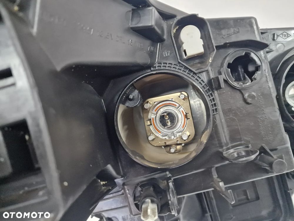 RENAULT MEGANE 4 IV 16- LEWA LAMPA PRZEDNIA PRZÓD SOCZEWKA + LED , NR 260603157R , NR AUKCJI LA205 - 20