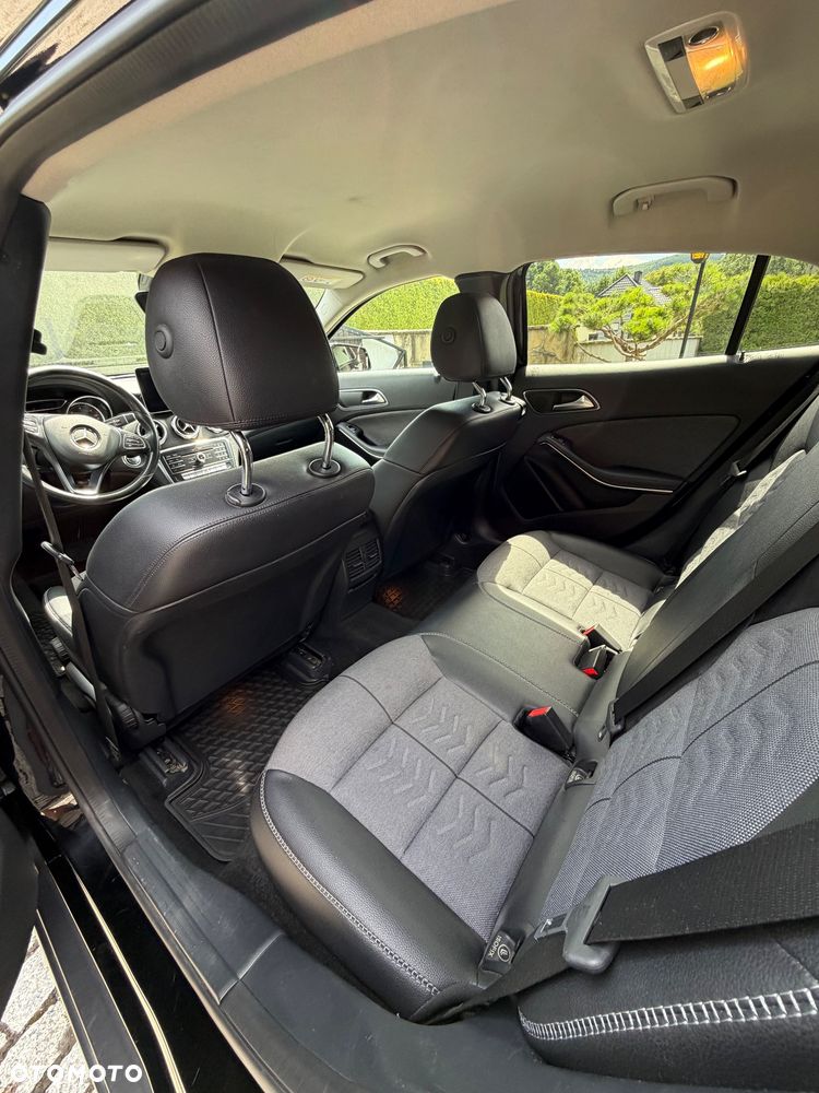 Mercedes-Benz GLA 180 d 7G-DCT - 11