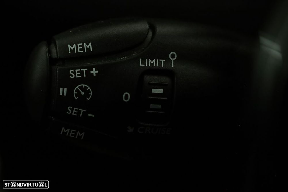 Peugeot 2008 1.2 PureTech Allure Pack EAT8 - 18