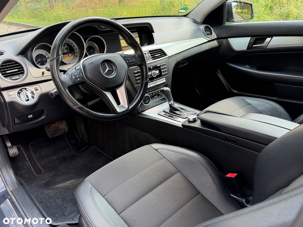Mercedes-Benz Klasa C 250 CGI BlueEff - 26