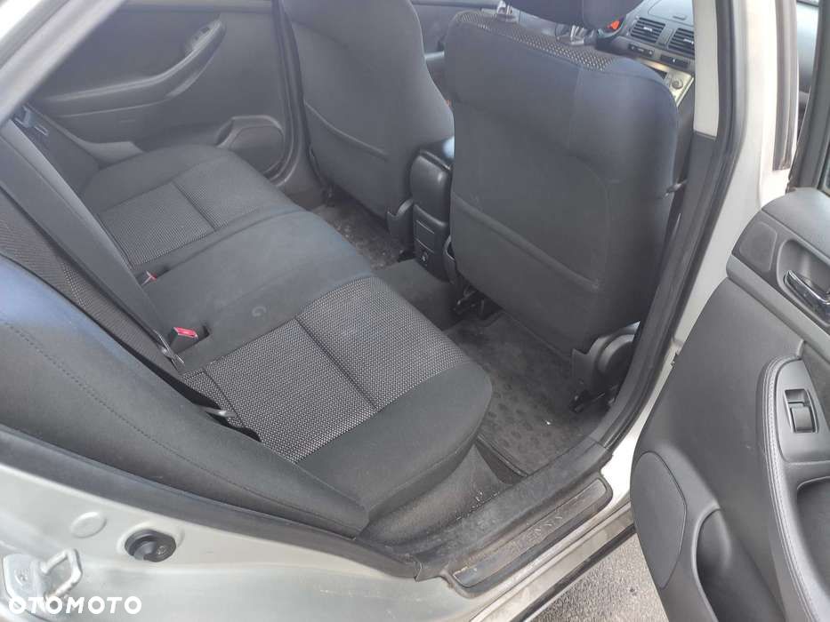 Toyota Avensis 2.0 D-4D - 8