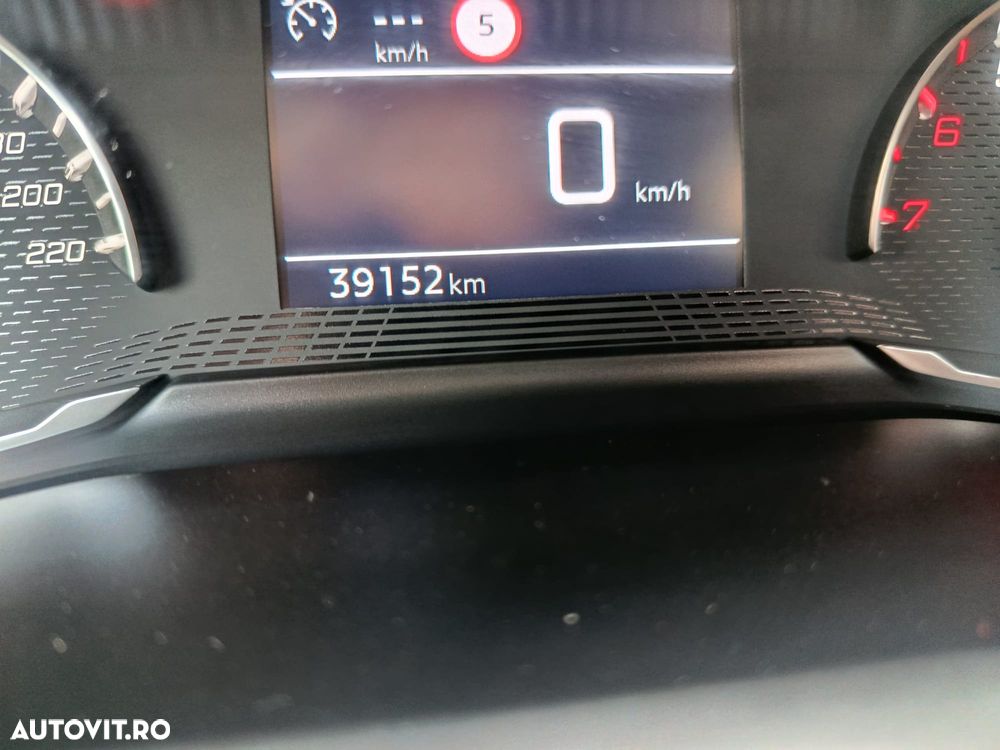 Peugeot 2008 - 6