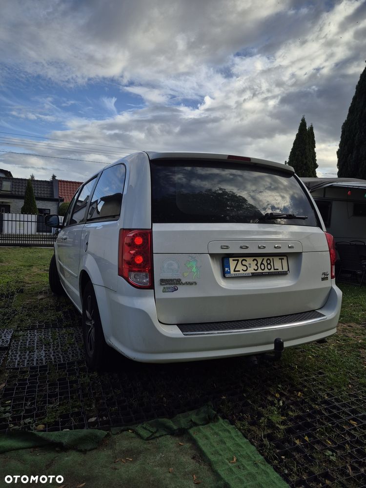 Dodge Grand Caravan - 2