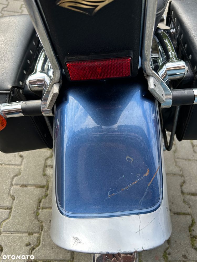 Suzuki Intruder - 11