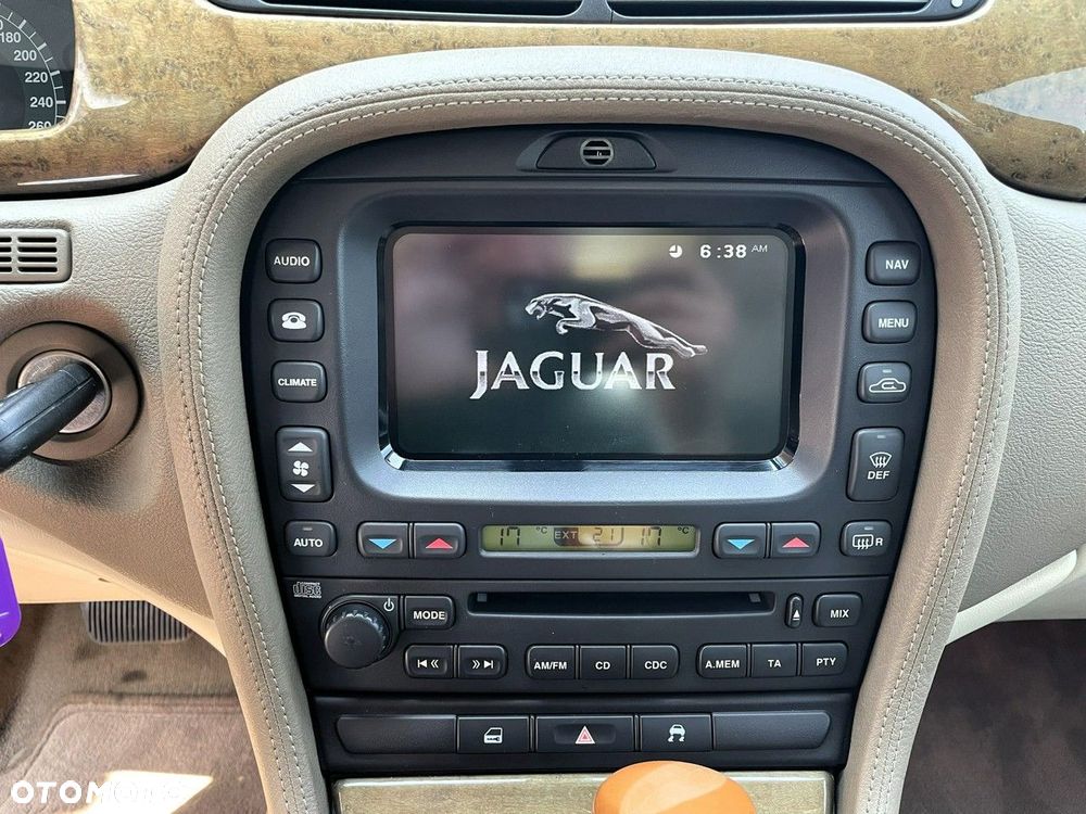 Jaguar S-Type - 24