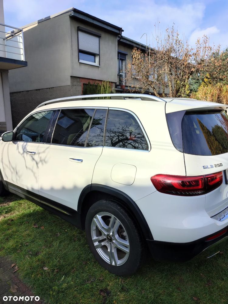Mercedes-Benz GLB 250 4-Matic 8G-DCT - 7