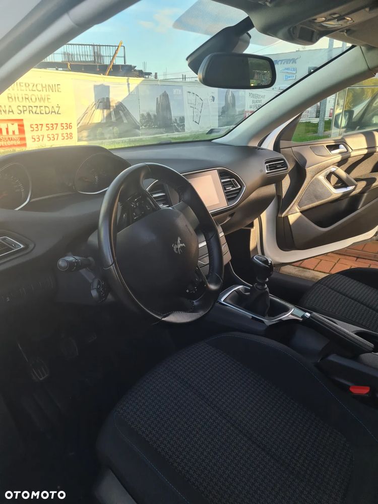 Peugeot 308 1.2 PureTech GPF Allure S&S - 9