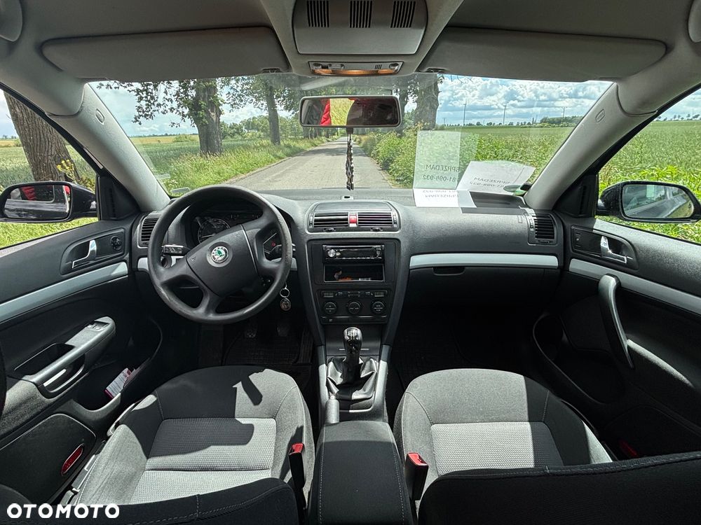Skoda Octavia 1.6 FSI Ambiente - 11