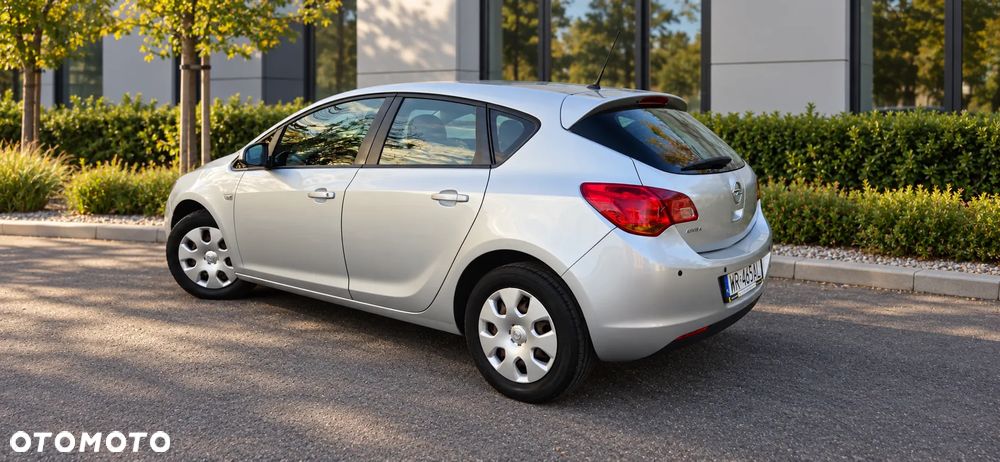 Opel Astra 2012 photo 5