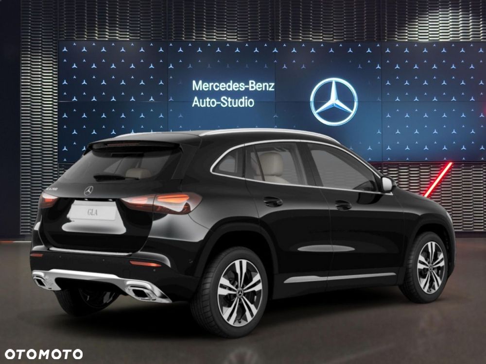 Mercedes-Benz GLA - 4