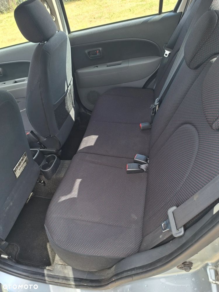 Daihatsu Sirion 1.0 - 9