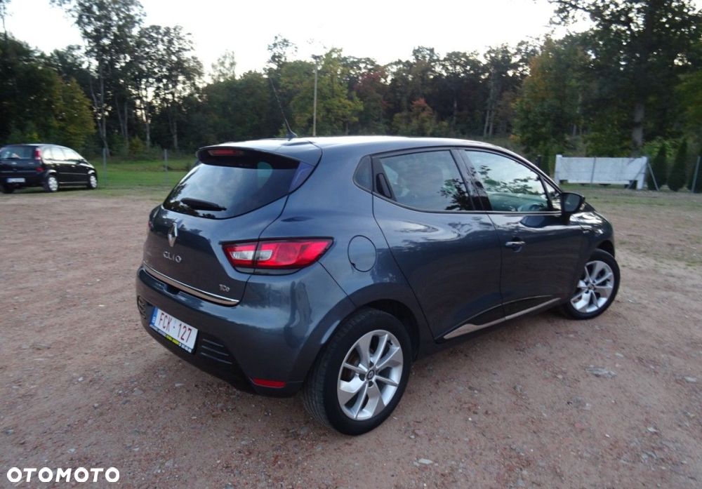 Renault Clio - 11